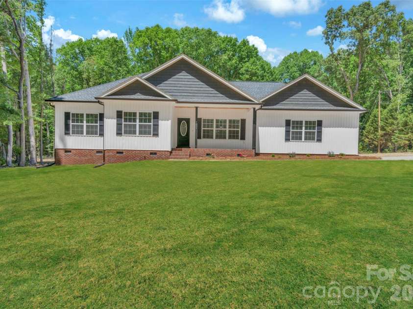 4611 Knox Bailey Lane, Lancaster, SC 29720.  MLS# CAR4380796, YatesRealty ID 23677. Grass has been edited