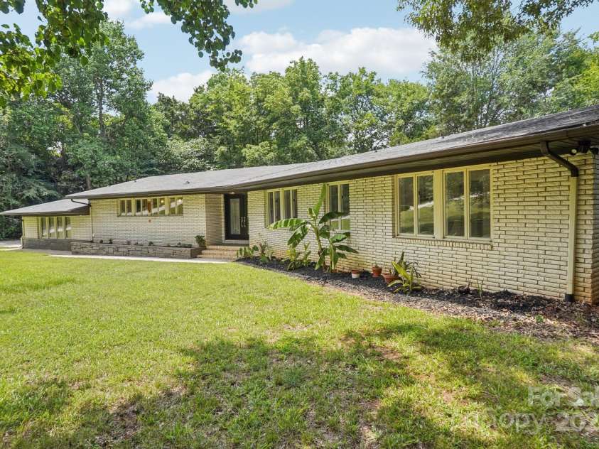 7107 Cedarfield Road, Charlotte, NC 28227.  MLS# CAR4275661, YatesRealty ID 23677. 