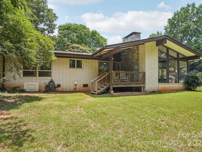 7107 Cedarfield Road, Charlotte, NC 28227.  MLS# CAR4275661, YatesRealty ID 23677. 