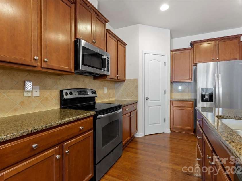 18460 Catawba Avenue, Cornelius, NC 28031.  MLS# CAR4259480, YatesRealty ID 23678. 