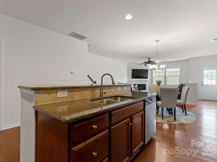 18460 Catawba Avenue, Cornelius, NC 28031.  MLS# CAR4259480, YatesRealty ID 23678. 