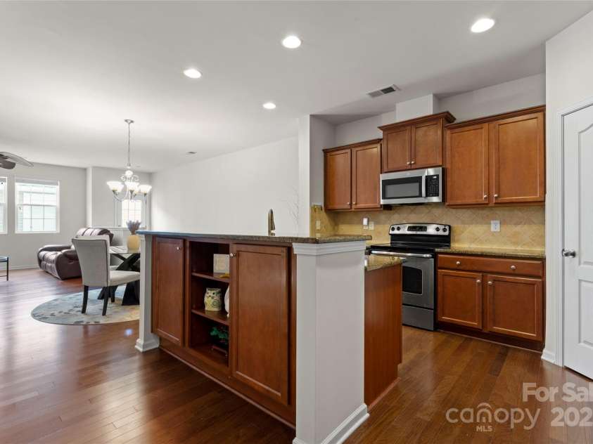 18460 Catawba Avenue, Cornelius, NC 28031.  MLS# CAR4259480, YatesRealty ID 23678. 