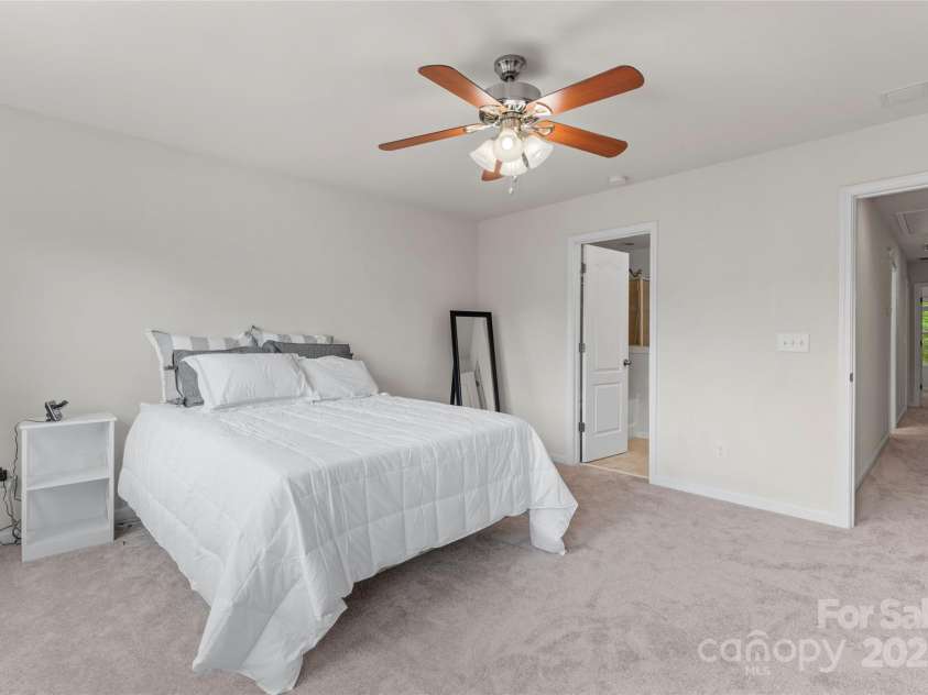 18460 Catawba Avenue, Cornelius, NC 28031.  MLS# CAR4259480, YatesRealty ID 23678. 