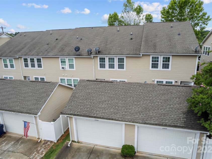 18460 Catawba Avenue, Cornelius, NC 28031.  MLS# CAR4259480, YatesRealty ID 23678. 