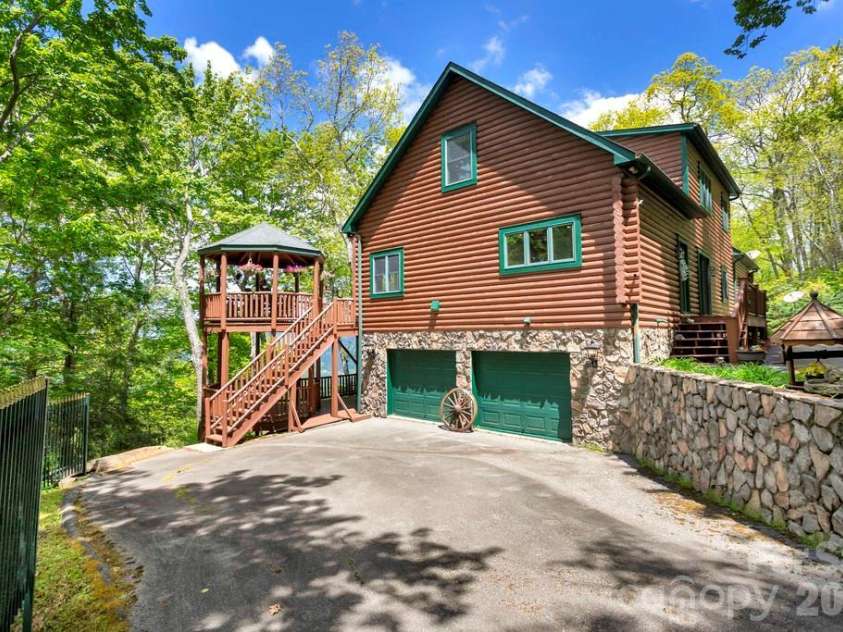 35 Falcon Crest Loop, Maggie Valley, NC 28751.  MLS# CAR4383924, YatesRealty ID 23679. 