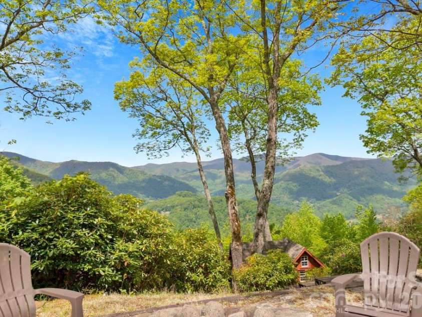 35 Falcon Crest Loop, Maggie Valley, NC 28751.  MLS# CAR4383924, YatesRealty ID 23679. 