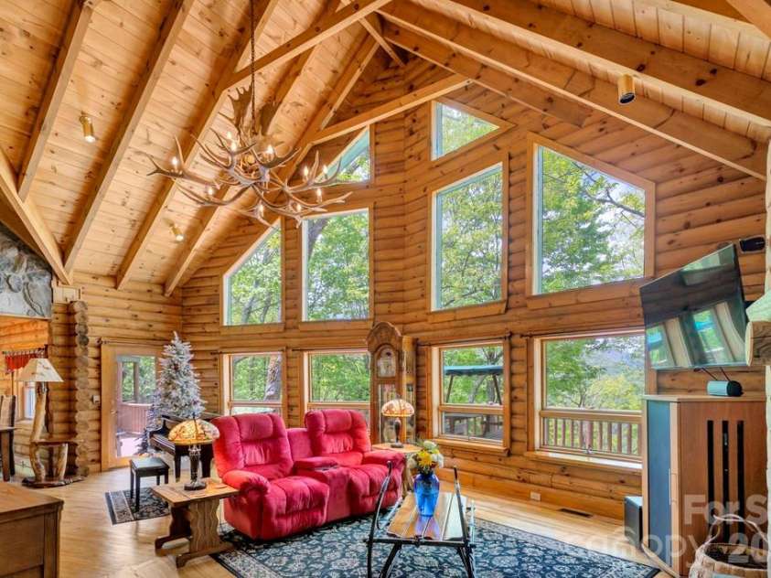 35 Falcon Crest Loop, Maggie Valley, NC 28751.  MLS# CAR4383924, YatesRealty ID 23679. 