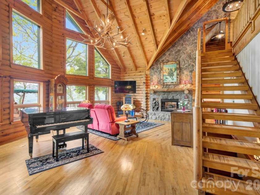 35 Falcon Crest Loop, Maggie Valley, NC 28751.  MLS# CAR4383924, YatesRealty ID 23679. 