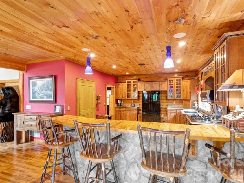 35 Falcon Crest Loop, Maggie Valley, NC 28751.  MLS# CAR4383924, YatesRealty ID 23679. 