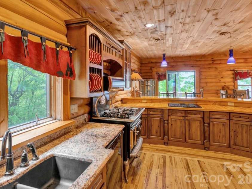 35 Falcon Crest Loop, Maggie Valley, NC 28751.  MLS# CAR4383924, YatesRealty ID 23679. 