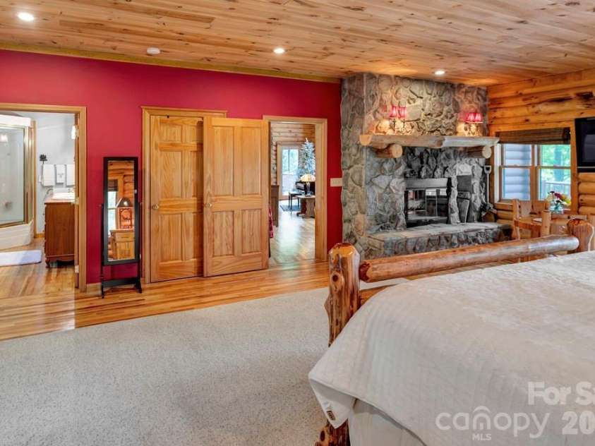 35 Falcon Crest Loop, Maggie Valley, NC 28751.  MLS# CAR4383924, YatesRealty ID 23679. 