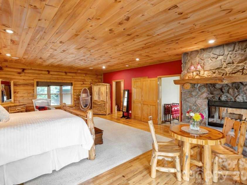 35 Falcon Crest Loop, Maggie Valley, NC 28751.  MLS# CAR4383924, YatesRealty ID 23679. 