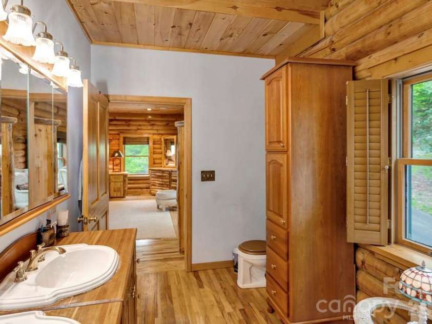 35 Falcon Crest Loop, Maggie Valley, NC 28751.  MLS# CAR4383924, YatesRealty ID 23679. 