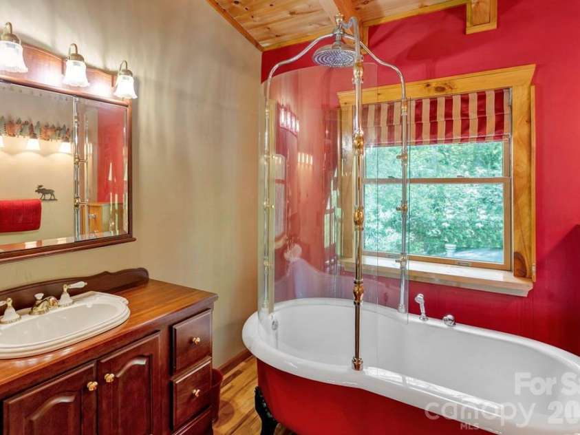35 Falcon Crest Loop, Maggie Valley, NC 28751.  MLS# CAR4383924, YatesRealty ID 23679. 