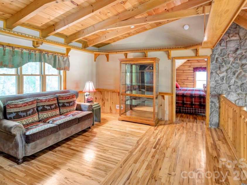 35 Falcon Crest Loop, Maggie Valley, NC 28751.  MLS# CAR4383924, YatesRealty ID 23679. 