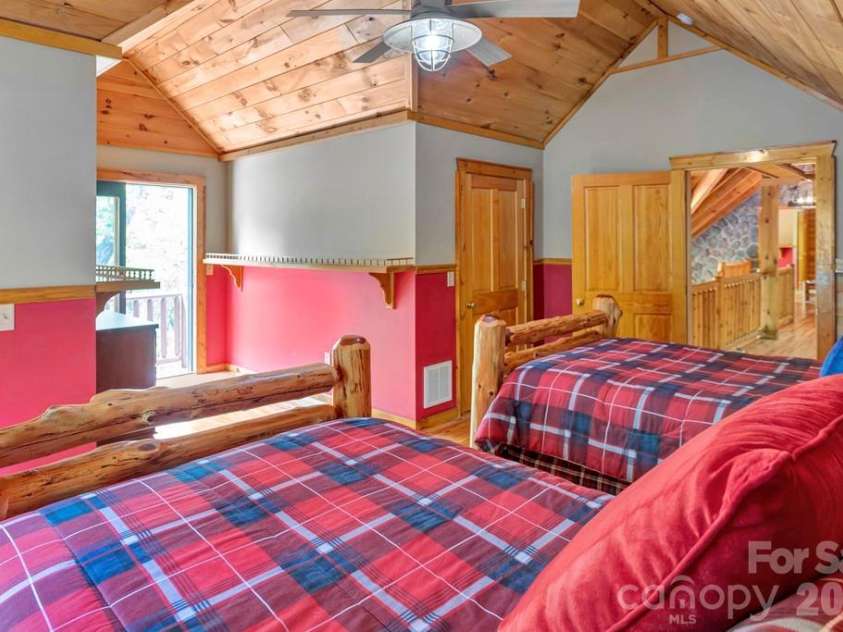 35 Falcon Crest Loop, Maggie Valley, NC 28751.  MLS# CAR4383924, YatesRealty ID 23679. 