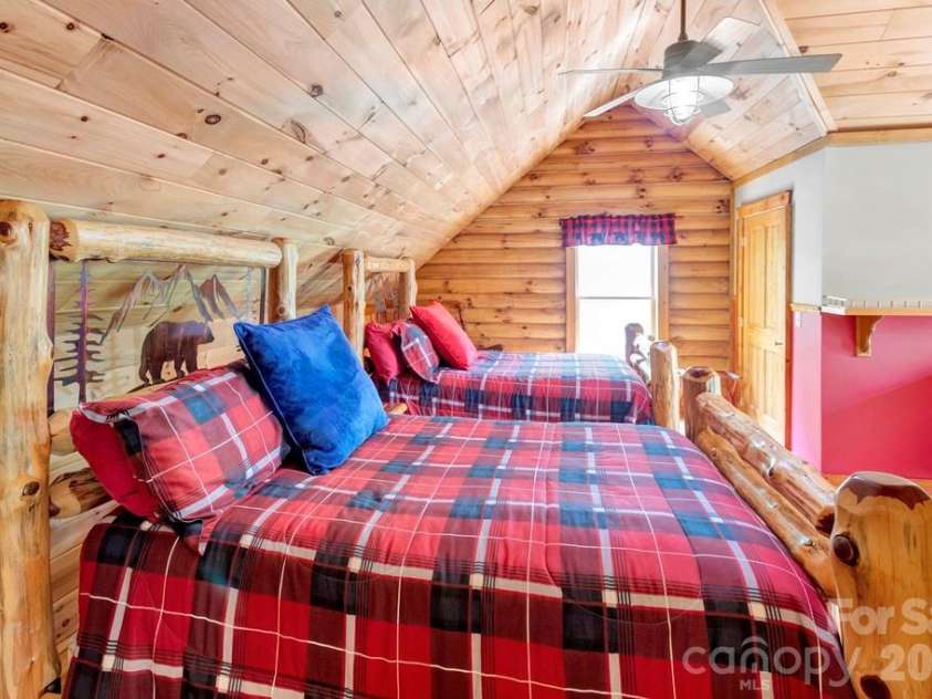 35 Falcon Crest Loop, Maggie Valley, NC 28751.  MLS# CAR4383924, YatesRealty ID 23679. 