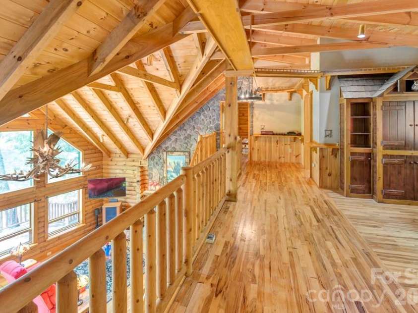 35 Falcon Crest Loop, Maggie Valley, NC 28751.  MLS# CAR4383924, YatesRealty ID 23679. 