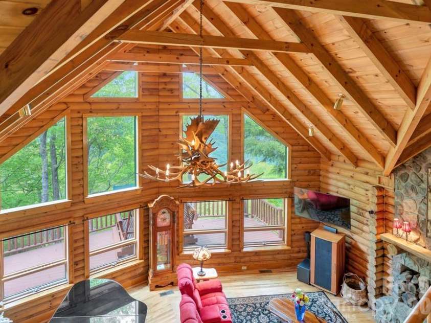 35 Falcon Crest Loop, Maggie Valley, NC 28751.  MLS# CAR4383924, YatesRealty ID 23679. 