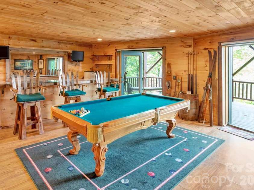 35 Falcon Crest Loop, Maggie Valley, NC 28751.  MLS# CAR4383924, YatesRealty ID 23679. 