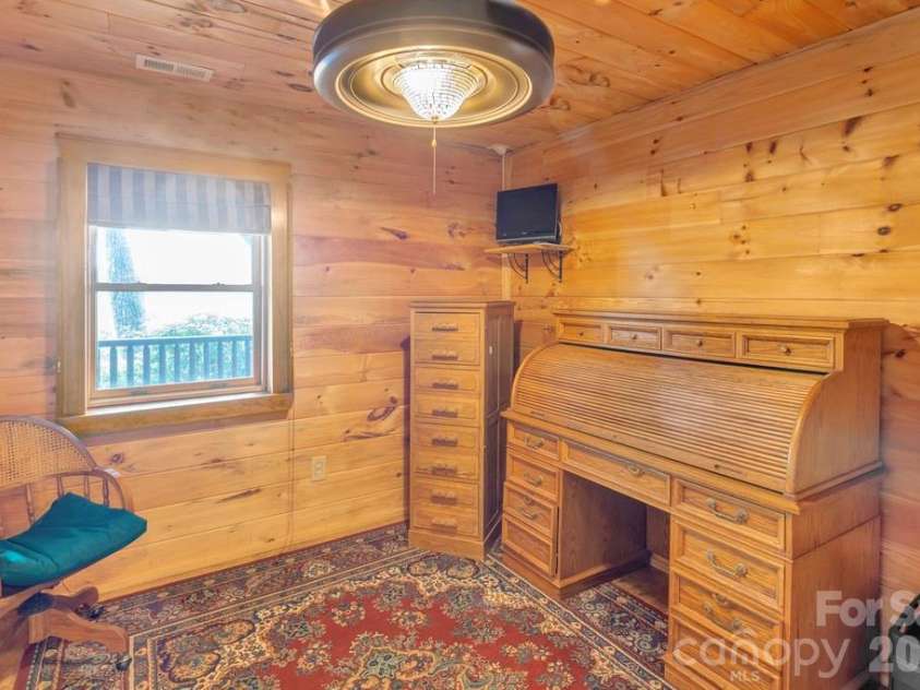 35 Falcon Crest Loop, Maggie Valley, NC 28751.  MLS# CAR4383924, YatesRealty ID 23679. 