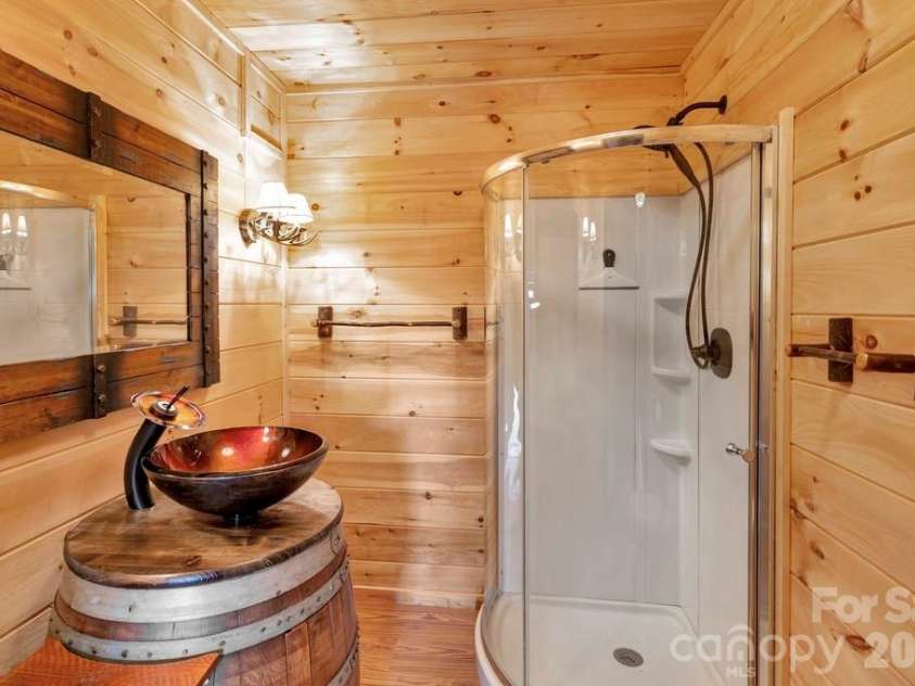 35 Falcon Crest Loop, Maggie Valley, NC 28751.  MLS# CAR4383924, YatesRealty ID 23679. 