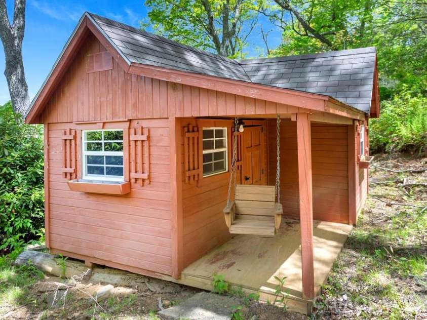35 Falcon Crest Loop, Maggie Valley, NC 28751.  MLS# CAR4383924, YatesRealty ID 23679. 