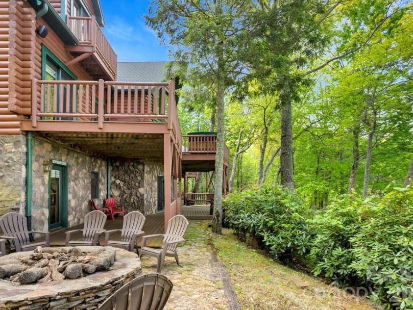 35 Falcon Crest Loop, Maggie Valley, NC 28751.  MLS# CAR4383924, YatesRealty ID 23679. 