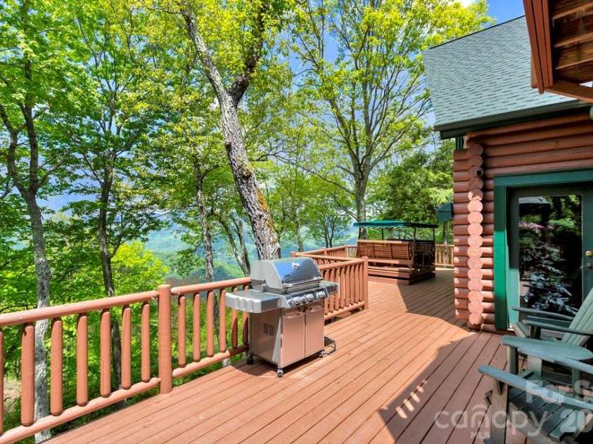 35 Falcon Crest Loop, Maggie Valley, NC 28751.  MLS# CAR4383924, YatesRealty ID 23679. 