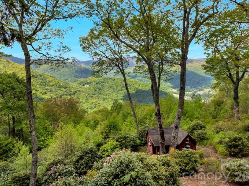 35 Falcon Crest Loop, Maggie Valley, NC 28751.  MLS# CAR4383924, YatesRealty ID 23679. 