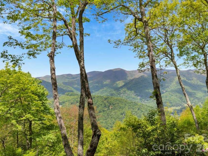 35 Falcon Crest Loop, Maggie Valley, NC 28751.  MLS# CAR4383924, YatesRealty ID 23679. 