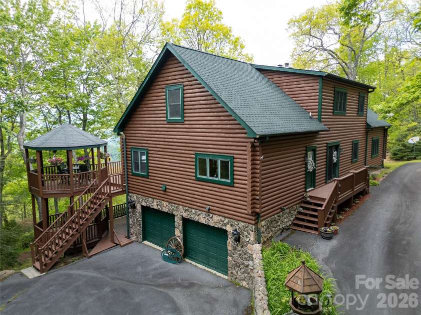 35 Falcon Crest Loop, Maggie Valley, NC 28751.  MLS# CAR4383924, YatesRealty ID 23679. 
