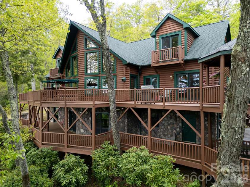 35 Falcon Crest Loop, Maggie Valley, NC 28751.  MLS# CAR4383924, YatesRealty ID 23679. 