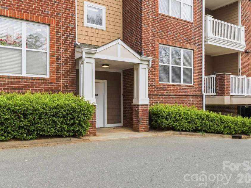 1000 Woodlawn Road, Charlotte, NC 28209.  MLS# CAR4358503, YatesRealty ID 2368. 