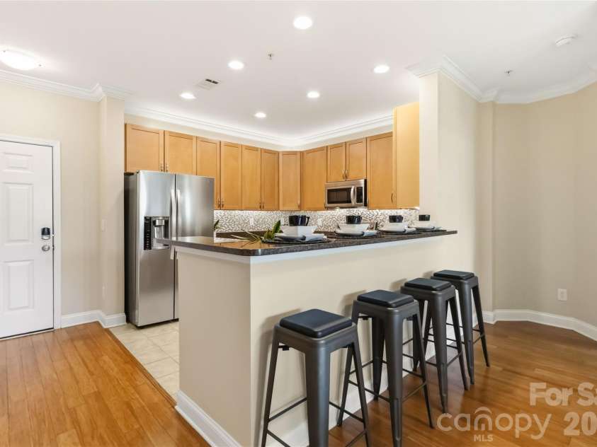 1000 Woodlawn Road, Charlotte, NC 28209.  MLS# CAR4358503, YatesRealty ID 2368. 