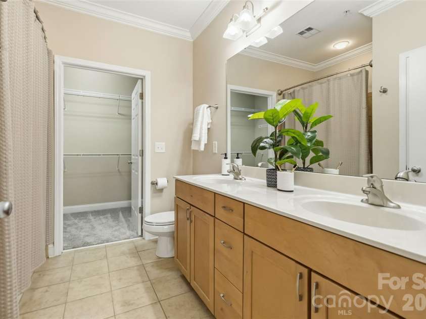 1000 Woodlawn Road, Charlotte, NC 28209.  MLS# CAR4358503, YatesRealty ID 2368. 