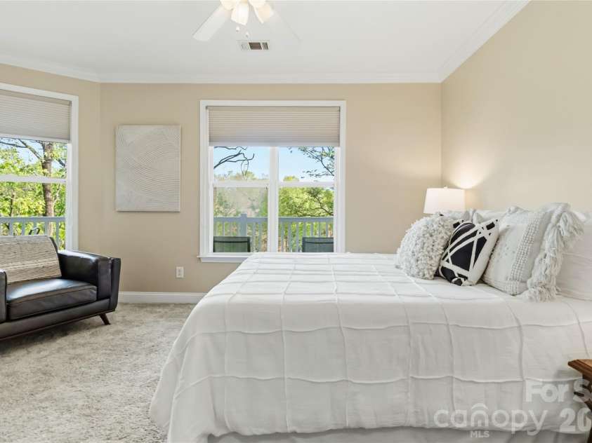 1000 Woodlawn Road, Charlotte, NC 28209.  MLS# CAR4358503, YatesRealty ID 2368. 