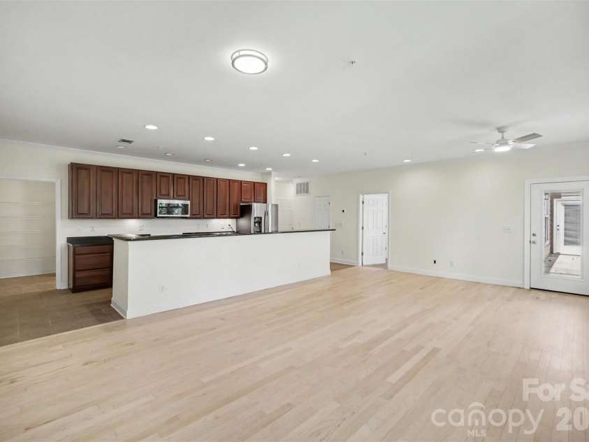 1000 Woodlawn Road, Charlotte, NC 28209.  MLS# CAR4398955, YatesRealty ID 2368. 