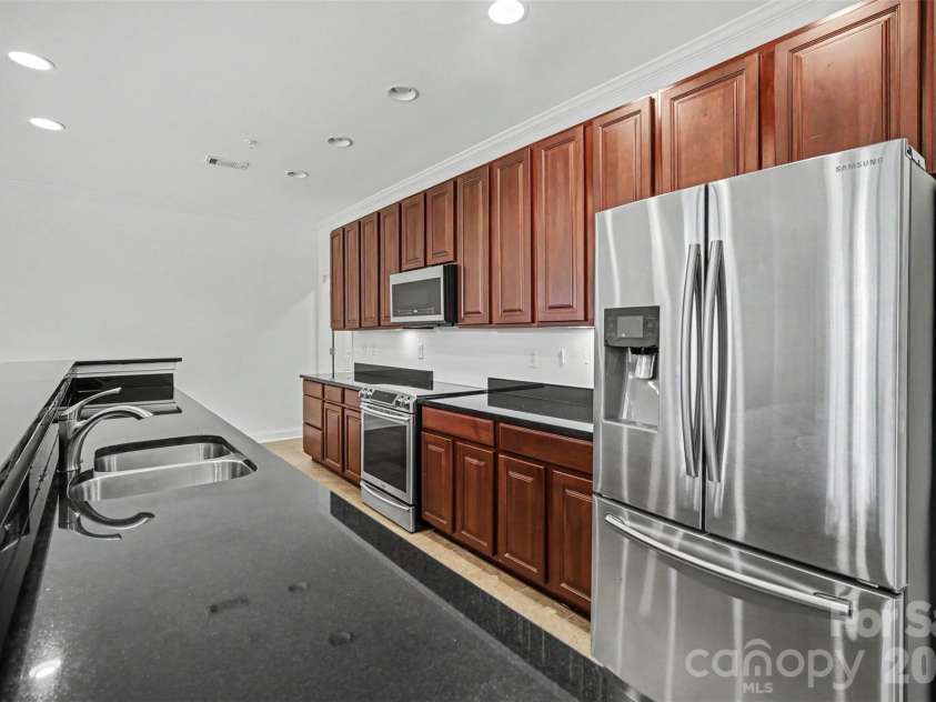 1000 Woodlawn Road, Charlotte, NC 28209.  MLS# CAR4398955, YatesRealty ID 2368. 
