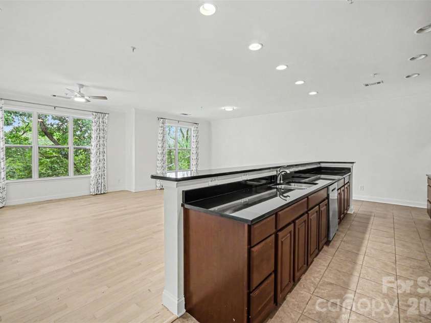 1000 Woodlawn Road, Charlotte, NC 28209.  MLS# CAR4398955, YatesRealty ID 2368. 