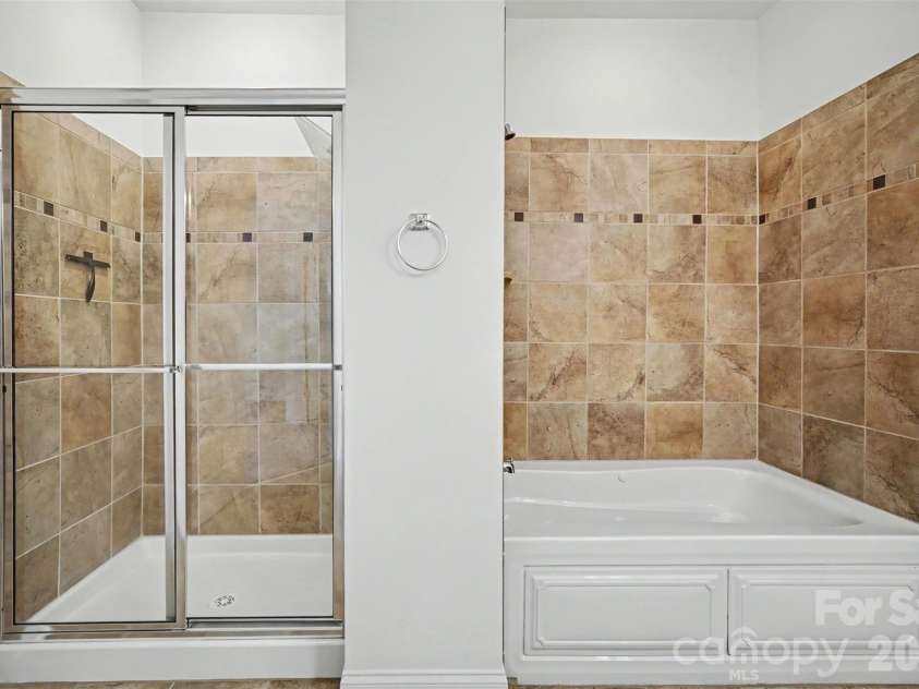 1000 Woodlawn Road, Charlotte, NC 28209.  MLS# CAR4398955, YatesRealty ID 2368. 
