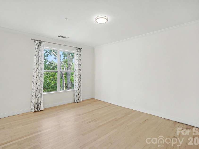 1000 Woodlawn Road, Charlotte, NC 28209.  MLS# CAR4398955, YatesRealty ID 2368. Dining Area
