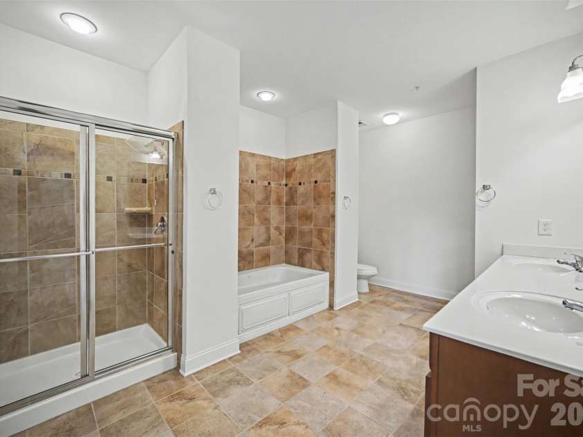 1000 Woodlawn Road, Charlotte, NC 28209.  MLS# CAR4398955, YatesRealty ID 2368. Master Bath
