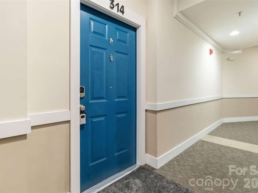 1000 Woodlawn Road, Charlotte, NC 28209.  MLS# CAR4417985, YatesRealty ID 2368. 