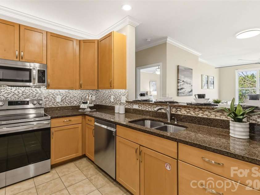 1000 Woodlawn Road, Charlotte, NC 28209.  MLS# CAR4417985, YatesRealty ID 2368. 