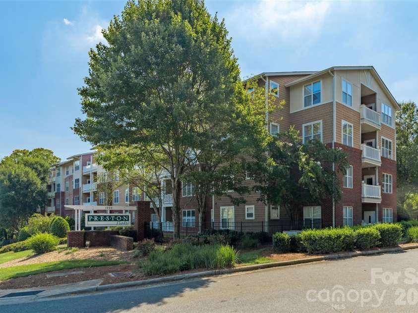 1000 Woodlawn Road, Charlotte, NC 28209.  MLS# CAR4420305, YatesRealty ID 2368. Building Exterior
