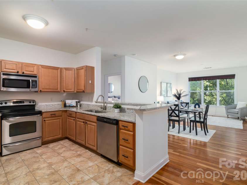 1000 Woodlawn Road, Charlotte, NC 28209.  MLS# CAR4420305, YatesRealty ID 2368. Kitchen