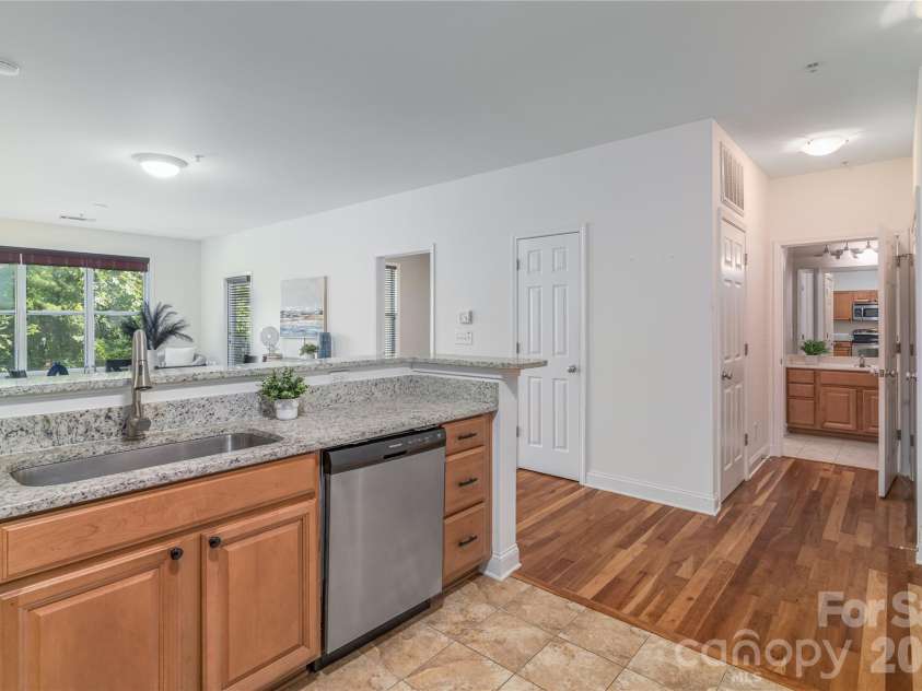 1000 Woodlawn Road, Charlotte, NC 28209.  MLS# CAR4420305, YatesRealty ID 2368. Kitchen