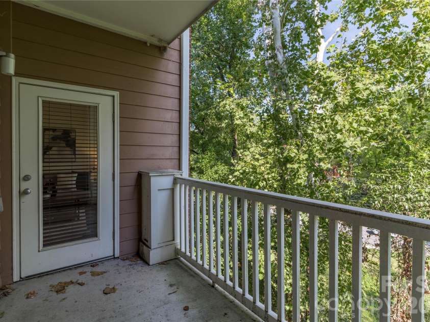 1000 Woodlawn Road, Charlotte, NC 28209.  MLS# CAR4420305, YatesRealty ID 2368. Private balcony