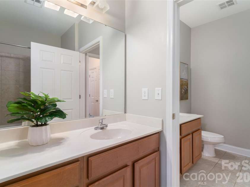 1000 Woodlawn Road, Charlotte, NC 28209.  MLS# CAR4420305, YatesRealty ID 2368. Secondary bathroom